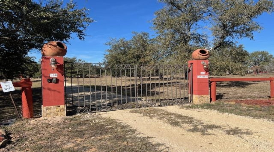 200 CR 7721, NATALIA, Texas 78059, 3 Bedrooms Bedrooms, 7 Rooms Rooms,3 BathroomsBathrooms,Residential,For Sale,200 CR 7721,20250786