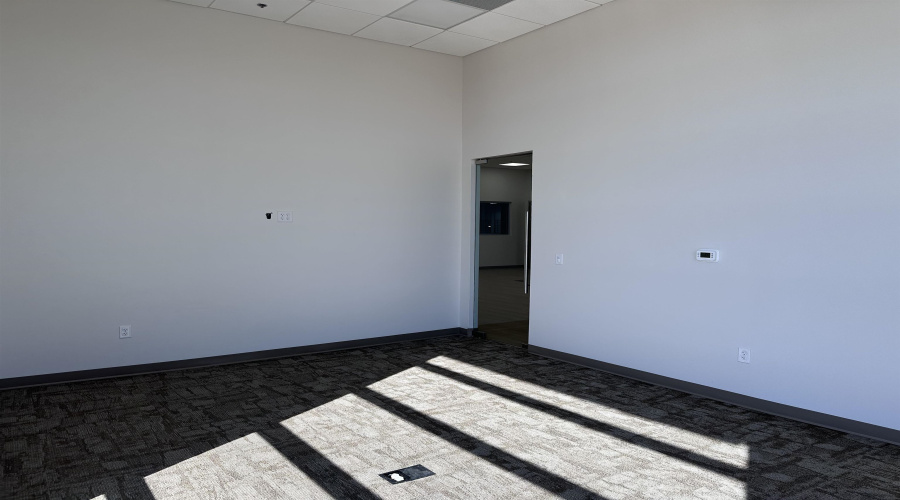 19926 Kraus Lp., Laredo, Texas 78045, 1 Bedroom Bedrooms, 51 Rooms Rooms,4 BathroomsBathrooms,Commercial/industrial,For Rent,19926 Kraus Lp.,20250889