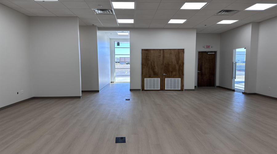 19926 Kraus Lp., Laredo, Texas 78045, 1 Bedroom Bedrooms, 51 Rooms Rooms,4 BathroomsBathrooms,Commercial/industrial,For Rent,19926 Kraus Lp.,20250889