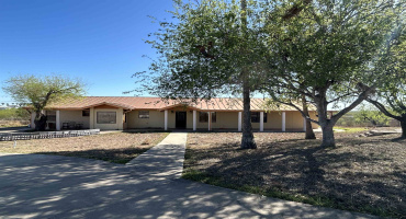 5111 Siesta Ln, Zapata, Texas 78076, 3 Bedrooms Bedrooms, 6 Rooms Rooms,2 BathroomsBathrooms,Residential,For Sale,5111 Siesta Ln,20250910