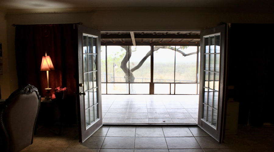 5111 Siesta Ln, Zapata, Texas 78076, 3 Bedrooms Bedrooms, 6 Rooms Rooms,2 BathroomsBathrooms,Residential,For Sale,5111 Siesta Ln,20250910