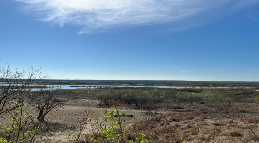 5317 S Siesta Ln, Zapata, Texas 78076, 2 Bedrooms Bedrooms, 5 Rooms Rooms,2 BathroomsBathrooms,Residential,For Sale,5317 S Siesta Ln,20251073