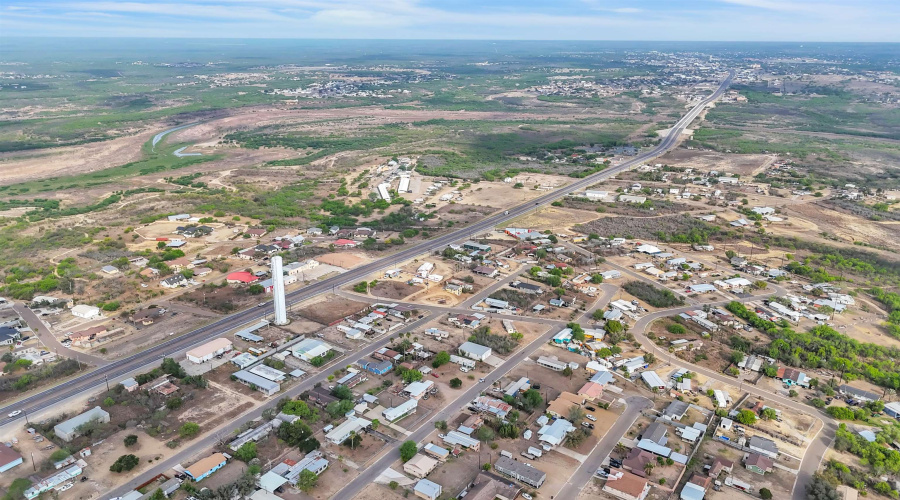 2525 S U.S. Hwy 83, zapata, Texas 78076, 2 Bedrooms Bedrooms, 3 Rooms Rooms,1 BathroomBathrooms,Residential,For Sale,2525 S U.S. Hwy 83,20251136