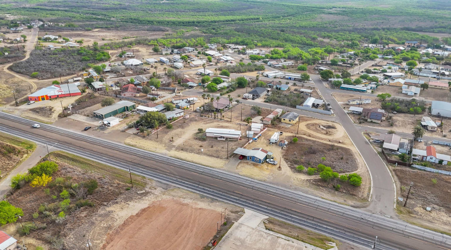 2525 S U.S. Hwy 83, zapata, Texas 78076, 2 Bedrooms Bedrooms, 3 Rooms Rooms,1 BathroomBathrooms,Residential,For Sale,2525 S U.S. Hwy 83,20251136