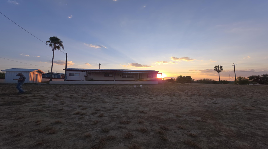 2525 S U.S. Hwy 83, zapata, Texas 78076, 2 Bedrooms Bedrooms, 3 Rooms Rooms,1 BathroomBathrooms,Residential,For Sale,2525 S U.S. Hwy 83,20251136