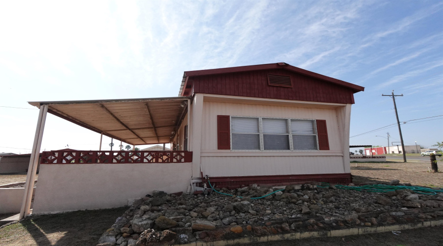 2525 S U.S. Hwy 83, zapata, Texas 78076, 2 Bedrooms Bedrooms, 3 Rooms Rooms,1 BathroomBathrooms,Residential,For Sale,2525 S U.S. Hwy 83,20251136