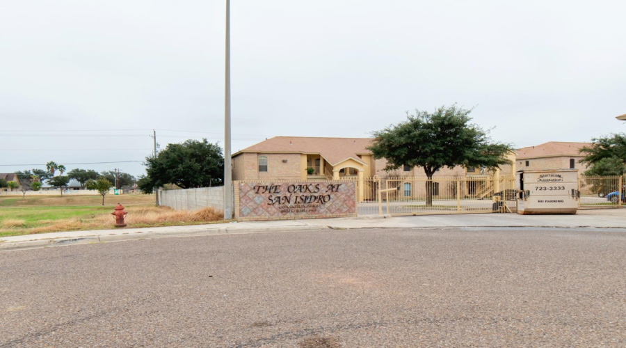 9903 Crystal Ct, Laredo, Texas 78045, 2 Bedrooms Bedrooms, 4 Rooms Rooms,2 BathroomsBathrooms,Residential,For Sale,9903 Crystal Ct,20250791