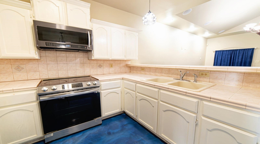 9903 Crystal Ct, Laredo, Texas 78045, 2 Bedrooms Bedrooms, 4 Rooms Rooms,2 BathroomsBathrooms,Residential,For Sale,9903 Crystal Ct,20250791