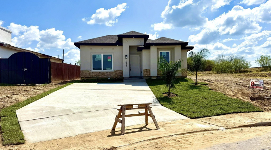 1639 Bilbao Dr., Laredo, Texas 78046, 3 Bedrooms Bedrooms, 5 Rooms Rooms,2 BathroomsBathrooms,Residential,For Sale,1639 Bilbao Dr.,20251246