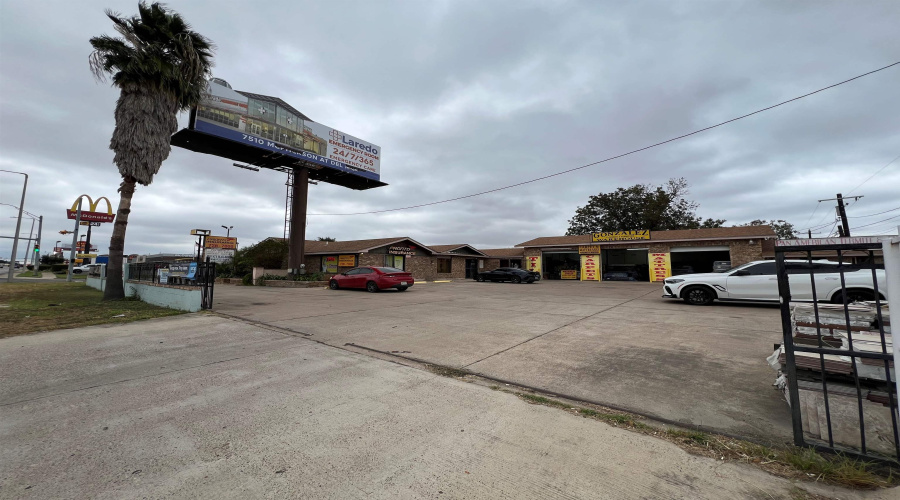 1919 E Saunders St, LAREDO, Texas 78046-0000, 11 Rooms Rooms,4 BathroomsBathrooms,Commercial retail/office,For Sale,1919 E Saunders St,20251295
