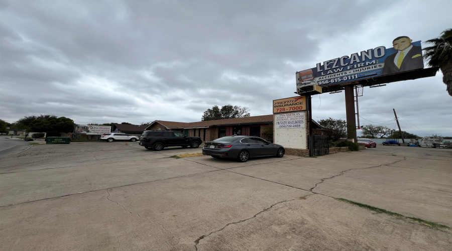 1919 E Saunders St, LAREDO, Texas 78046-0000, 11 Rooms Rooms,4 BathroomsBathrooms,Commercial retail/office,For Sale,1919 E Saunders St,20251295
