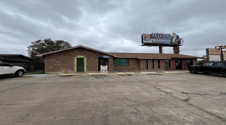 1919 E Saunders St, LAREDO, Texas 78046-0000, 11 Rooms Rooms,4 BathroomsBathrooms,Commercial retail/office,For Sale,1919 E Saunders St,20251295