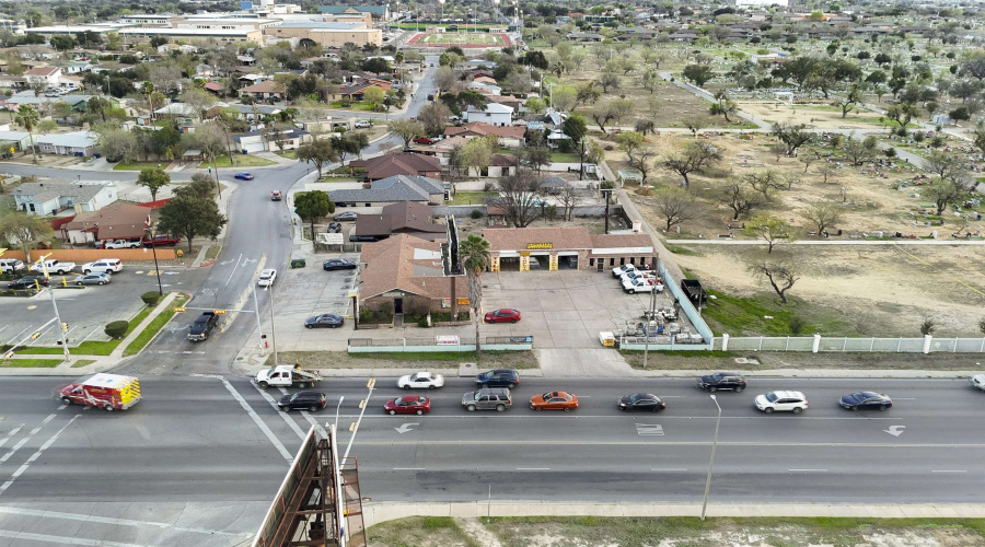 1919 E Saunders St, LAREDO, Texas 78046-0000, 11 Rooms Rooms,4 BathroomsBathrooms,Commercial retail/office,For Sale,1919 E Saunders St,20251295