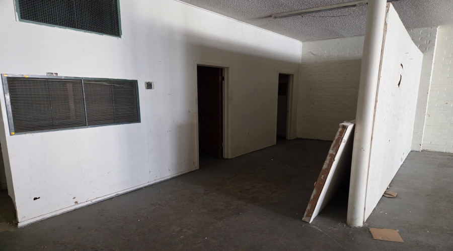 313 Flores Ave, LAREDO, Texas 78040, ,2 BathroomsBathrooms,Commercial retail/office,For Rent,313 Flores Ave,20251371