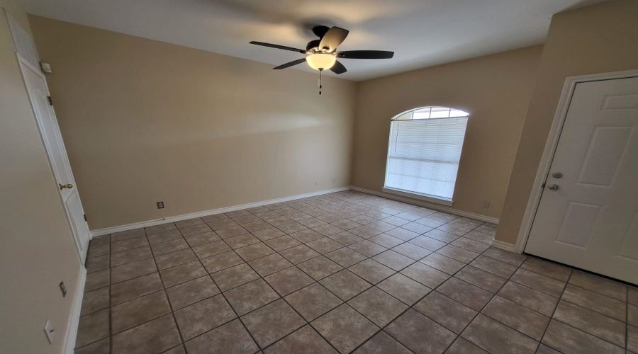 1404 Musser St, Laredo, Texas 78041, 2 Bedrooms Bedrooms, 4 Rooms Rooms,1 BathroomBathrooms,Residential,For Sale,1404 Musser St,20251379