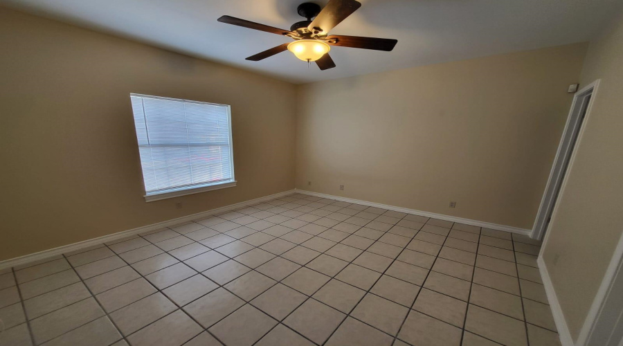 1404 Musser St, Laredo, Texas 78041, 2 Bedrooms Bedrooms, 4 Rooms Rooms,1 BathroomBathrooms,Residential,For Sale,1404 Musser St,20251379