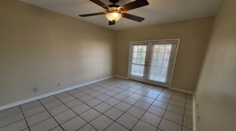 1404 Musser St, Laredo, Texas 78041, 2 Bedrooms Bedrooms, 4 Rooms Rooms,1 BathroomBathrooms,Residential,For Sale,1404 Musser St,20251379
