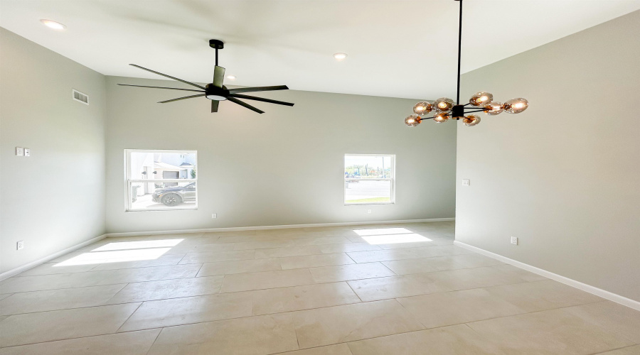 5616 Encanto Dr., Laredo, Texas 78046, 3 Bedrooms Bedrooms, 6 Rooms Rooms,3 BathroomsBathrooms,Residential,For Sale,5616 Encanto Dr.,20250073