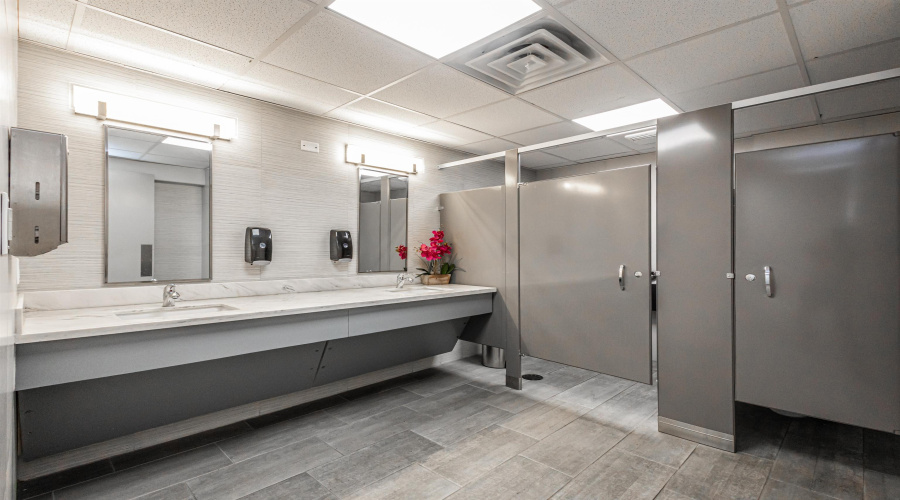 900 Hillside Rd, LAREDO, Texas 78041, 21 Rooms Rooms,2 BathroomsBathrooms,Commercial retail/office,For Rent,900 Hillside Rd,20251430