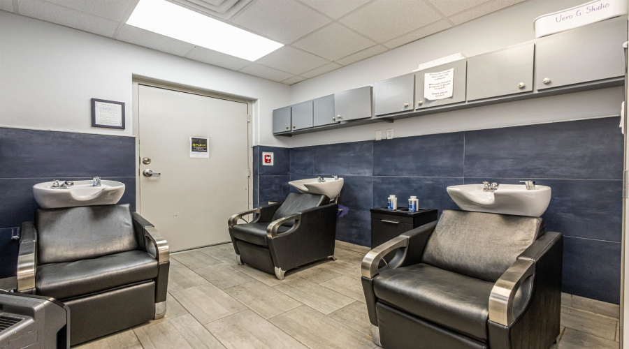 900 Hillside Rd, LAREDO, Texas 78041, 21 Rooms Rooms,2 BathroomsBathrooms,Commercial retail/office,For Rent,900 Hillside Rd,20251430