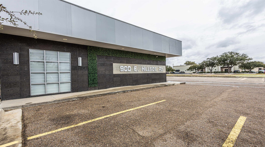 900 Hillside Rd, LAREDO, Texas 78041, 21 Rooms Rooms,2 BathroomsBathrooms,Commercial retail/office,For Rent,900 Hillside Rd,20251430