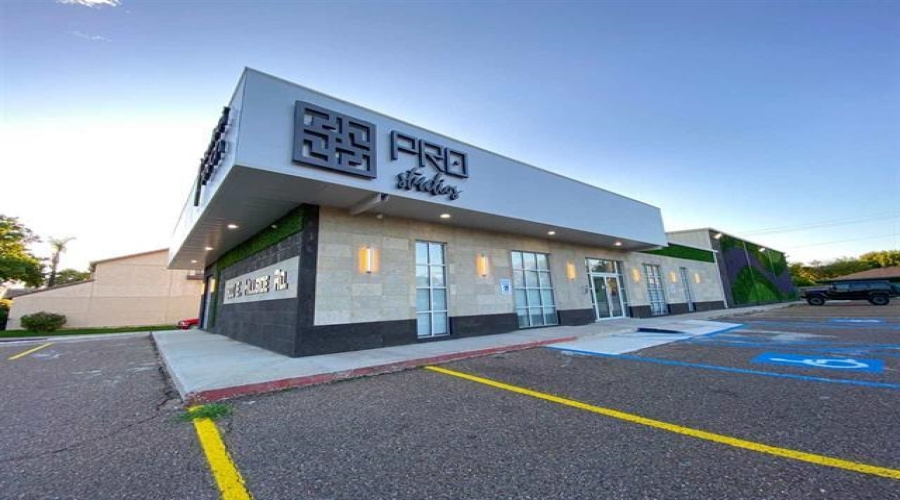 900 Hillside Rd, LAREDO, Texas 78041, 21 Rooms Rooms,2 BathroomsBathrooms,Commercial retail/office,For Rent,900 Hillside Rd,20251430