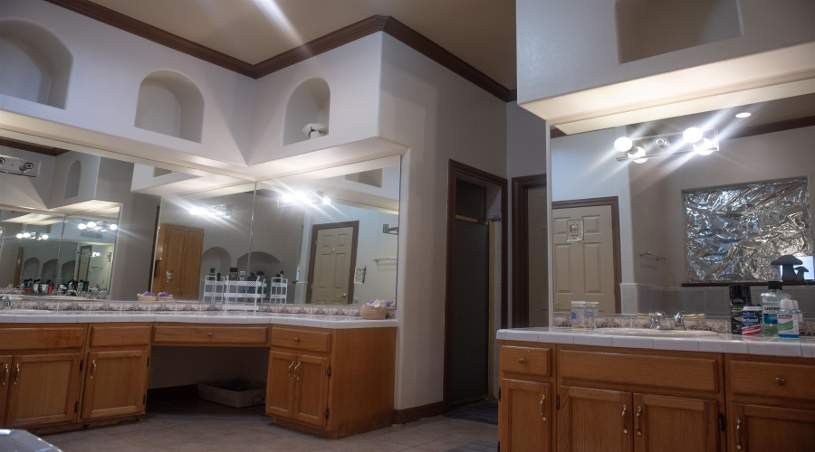 8912 Siller Lp, LAREDO, Texas 78045, 5 Bedrooms Bedrooms, 8 Rooms Rooms,3 BathroomsBathrooms,Residential,For Sale,8912 Siller Lp,20251446