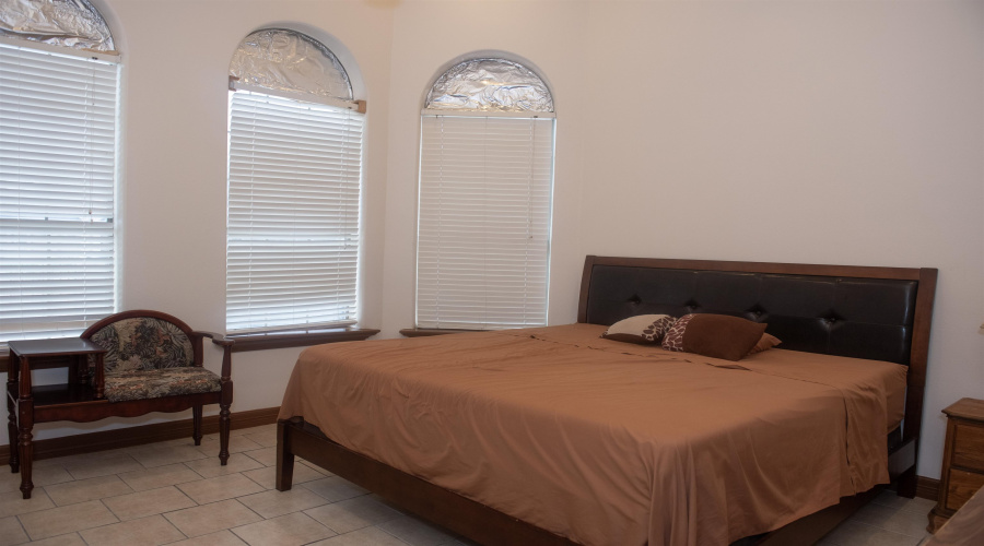 8912 Siller Lp, LAREDO, Texas 78045, 5 Bedrooms Bedrooms, 8 Rooms Rooms,3 BathroomsBathrooms,Residential,For Sale,8912 Siller Lp,20251446