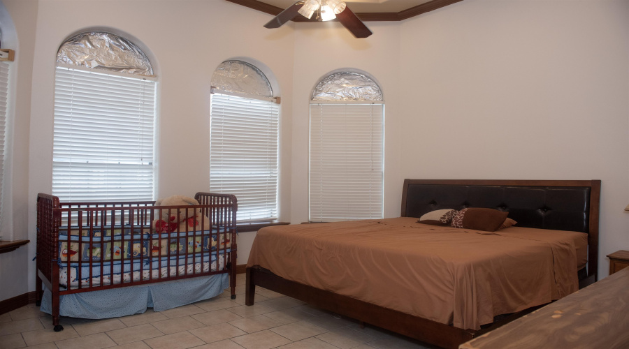 8912 Siller Lp, LAREDO, Texas 78045, 5 Bedrooms Bedrooms, 8 Rooms Rooms,3 BathroomsBathrooms,Residential,For Sale,8912 Siller Lp,20251446