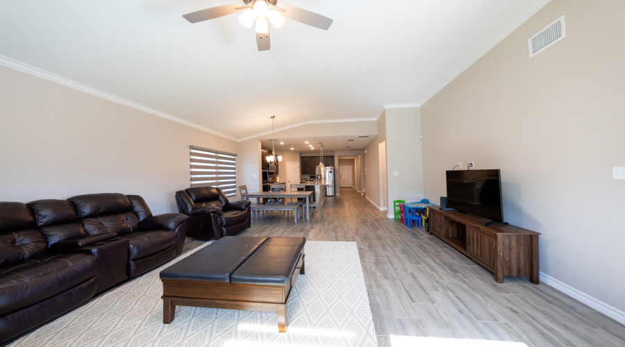 1423 Ocaso Dr., Laredo, Texas 78045, 5 Bedrooms Bedrooms, 9 Rooms Rooms,3 BathroomsBathrooms,Residential,For Sale,1423 Ocaso Dr.,20251502