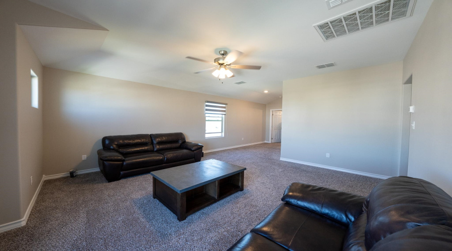 1423 Ocaso Dr., Laredo, Texas 78045, 5 Bedrooms Bedrooms, 9 Rooms Rooms,3 BathroomsBathrooms,Residential,For Sale,1423 Ocaso Dr.,20251502