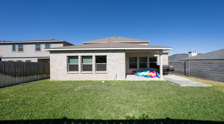 1423 Ocaso Dr., Laredo, Texas 78045, 5 Bedrooms Bedrooms, 9 Rooms Rooms,3 BathroomsBathrooms,Residential,For Sale,1423 Ocaso Dr.,20251502