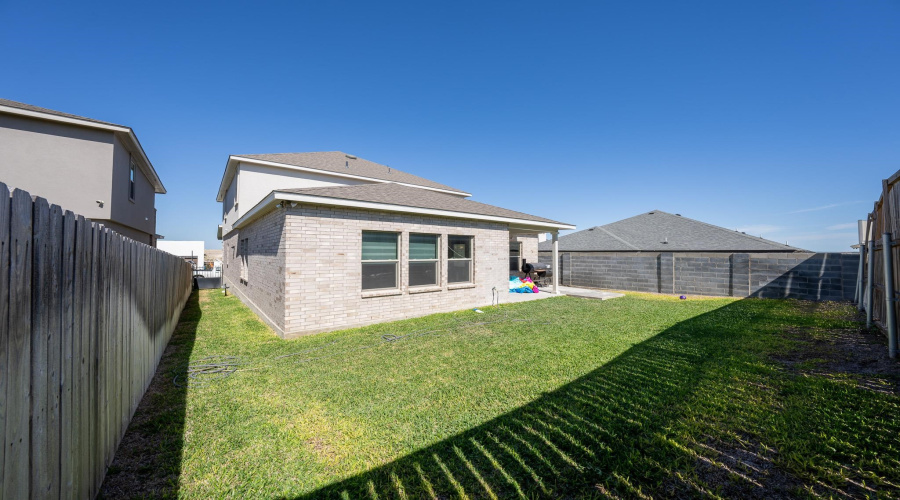 1423 Ocaso Dr., Laredo, Texas 78045, 5 Bedrooms Bedrooms, 9 Rooms Rooms,3 BathroomsBathrooms,Residential,For Sale,1423 Ocaso Dr.,20251502