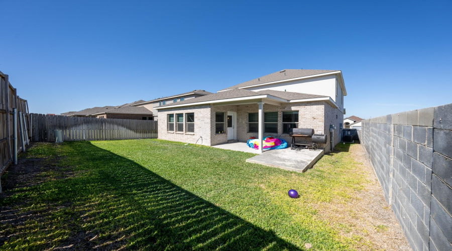 1423 Ocaso Dr., Laredo, Texas 78045, 5 Bedrooms Bedrooms, 9 Rooms Rooms,3 BathroomsBathrooms,Residential,For Sale,1423 Ocaso Dr.,20251502