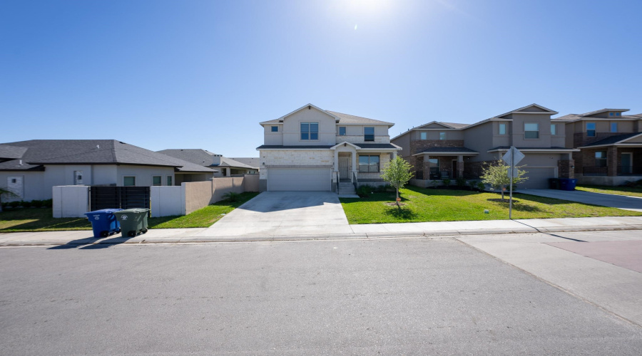 1423 Ocaso Dr., Laredo, Texas 78045, 5 Bedrooms Bedrooms, 9 Rooms Rooms,3 BathroomsBathrooms,Residential,For Sale,1423 Ocaso Dr.,20251502