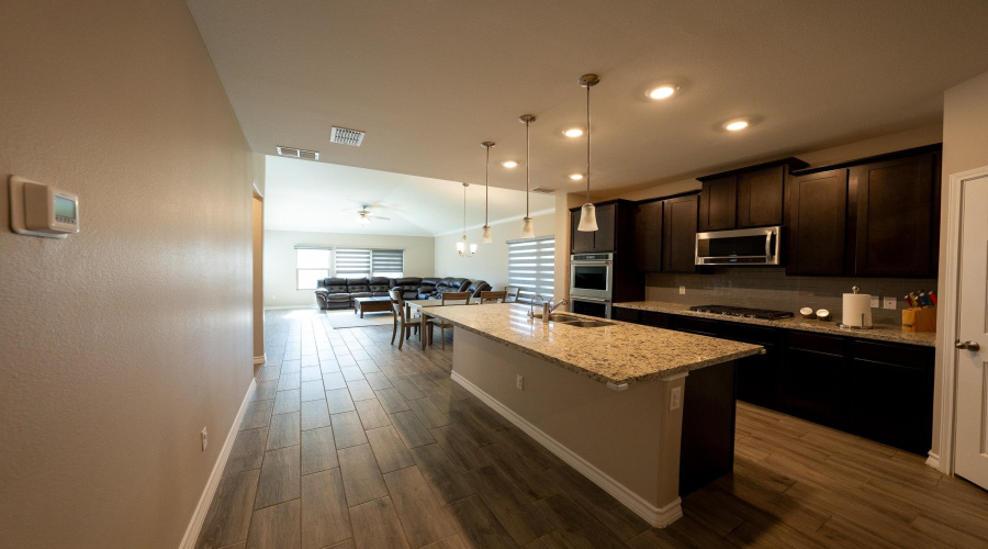 1423 Ocaso Dr., Laredo, Texas 78045, 5 Bedrooms Bedrooms, 9 Rooms Rooms,3 BathroomsBathrooms,Residential,For Sale,1423 Ocaso Dr.,20251502