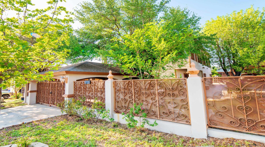 4728 Primavera Ln, Laredo, Texas 78046, 4 Bedrooms Bedrooms, 7 Rooms Rooms,3 BathroomsBathrooms,Residential,For Sale,4728 Primavera Ln,20251577 4728 Primavera Ln, Laredo, Texas 78046, 4 Bedrooms Bedrooms, 7 Rooms Rooms,3 BathroomsBathrooms,Residential,For Sale,4728 Primavera Ln,20251577