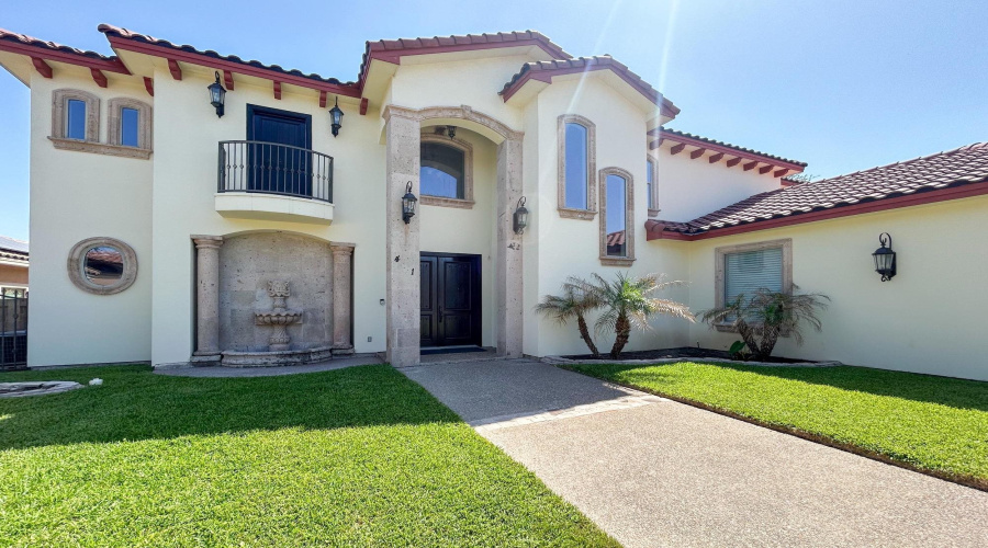 421 Emerald Lake Dr, Laredo, Texas 78041, 4 Bedrooms Bedrooms, 10 Rooms Rooms,3 BathroomsBathrooms,Residential,For Sale,421 Emerald Lake Dr,20251613