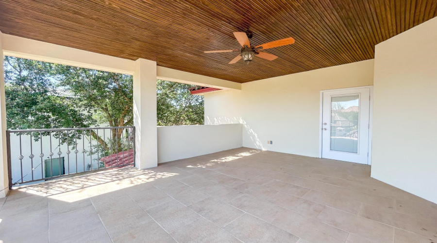 421 Emerald Lake Dr, Laredo, Texas 78041, 4 Bedrooms Bedrooms, 10 Rooms Rooms,3 BathroomsBathrooms,Residential,For Sale,421 Emerald Lake Dr,20251613