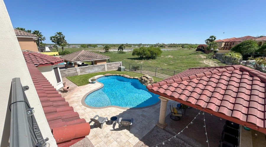 421 Emerald Lake Dr, Laredo, Texas 78041, 4 Bedrooms Bedrooms, 10 Rooms Rooms,3 BathroomsBathrooms,Residential,For Sale,421 Emerald Lake Dr,20251613
