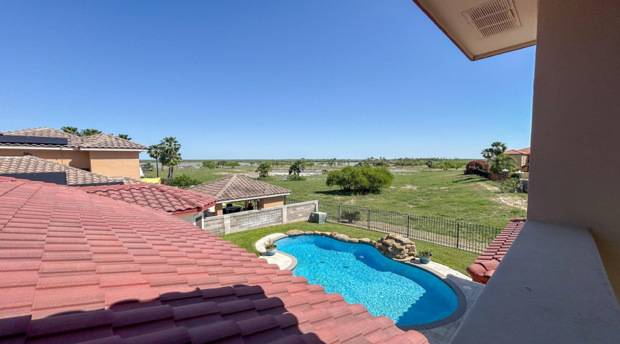 421 Emerald Lake Dr, Laredo, Texas 78041, 4 Bedrooms Bedrooms, 10 Rooms Rooms,3 BathroomsBathrooms,Residential,For Sale,421 Emerald Lake Dr,20251613