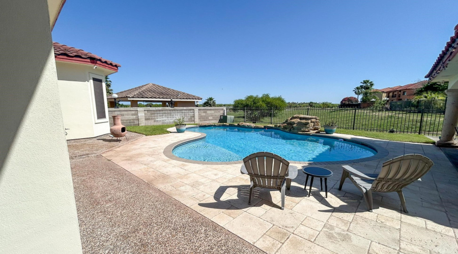 421 Emerald Lake Dr, Laredo, Texas 78041, 4 Bedrooms Bedrooms, 10 Rooms Rooms,3 BathroomsBathrooms,Residential,For Sale,421 Emerald Lake Dr,20251613