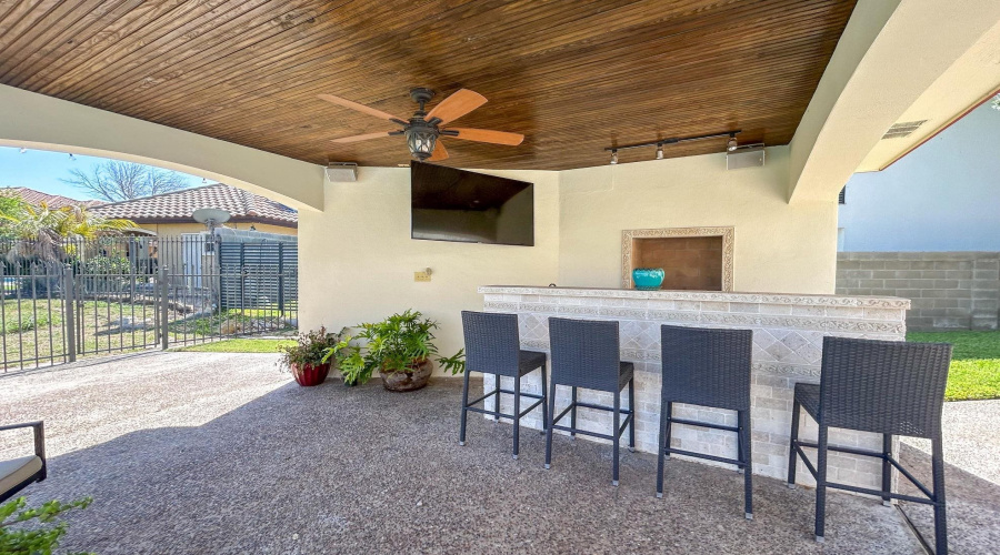 421 Emerald Lake Dr, Laredo, Texas 78041, 4 Bedrooms Bedrooms, 10 Rooms Rooms,3 BathroomsBathrooms,Residential,For Sale,421 Emerald Lake Dr,20251613