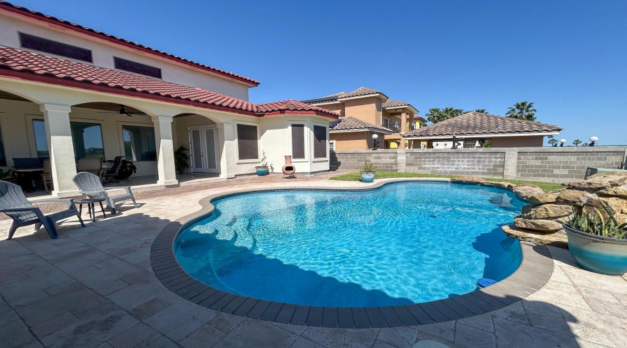 421 Emerald Lake Dr, Laredo, Texas 78041, 4 Bedrooms Bedrooms, 10 Rooms Rooms,3 BathroomsBathrooms,Residential,For Sale,421 Emerald Lake Dr,20251613