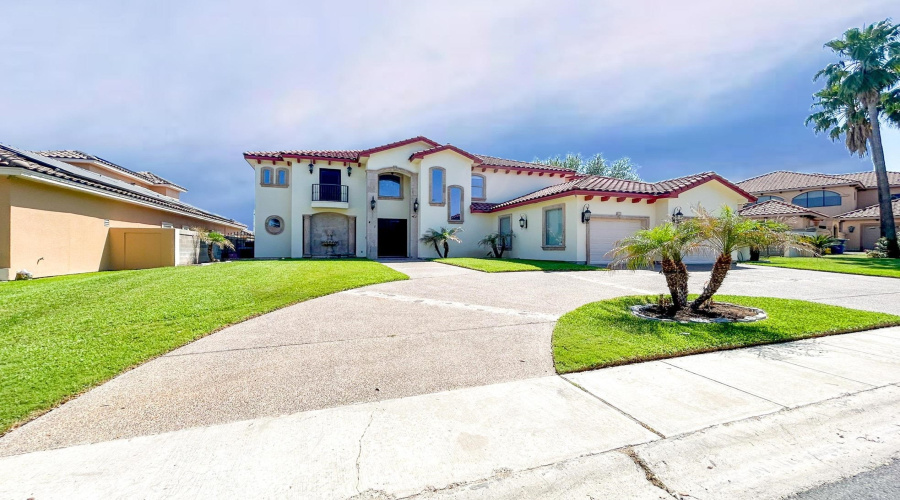 421 Emerald Lake Dr, Laredo, Texas 78041, 4 Bedrooms Bedrooms, 10 Rooms Rooms,3 BathroomsBathrooms,Residential,For Sale,421 Emerald Lake Dr,20251613