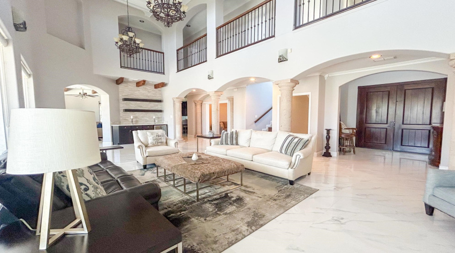 421 Emerald Lake Dr, Laredo, Texas 78041, 4 Bedrooms Bedrooms, 10 Rooms Rooms,3 BathroomsBathrooms,Residential,For Sale,421 Emerald Lake Dr,20251613
