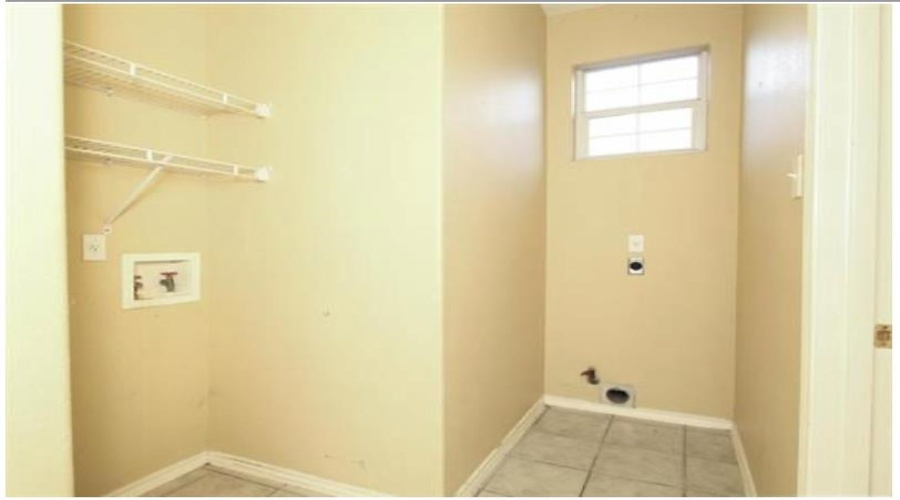 1611 Denmark Ln, Laredo, Texas 78045, 5 Bedrooms Bedrooms, 7 Rooms Rooms,3 BathroomsBathrooms,Residential,For Sale,1611 Denmark Ln,20242959