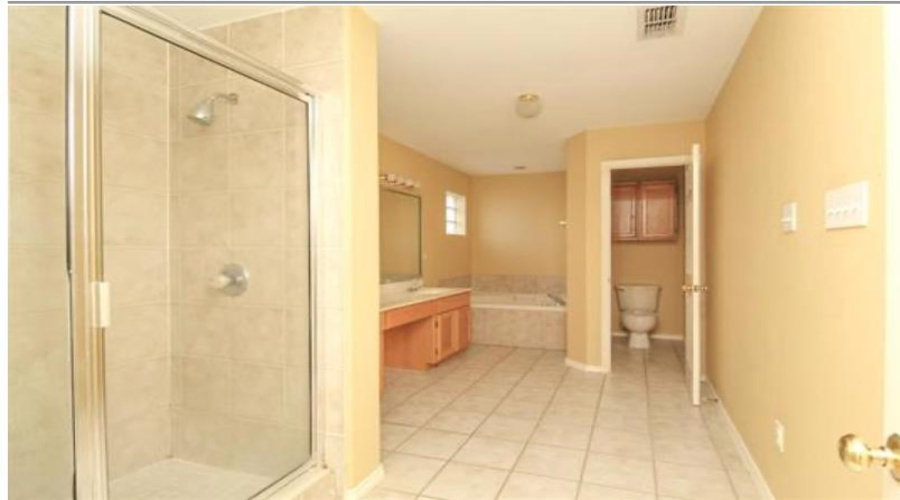 1611 Denmark Ln, Laredo, Texas 78045, 5 Bedrooms Bedrooms, 7 Rooms Rooms,3 BathroomsBathrooms,Residential,For Sale,1611 Denmark Ln,20242959