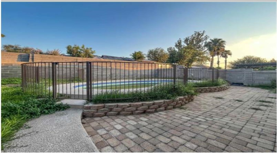 1611 Denmark Ln, Laredo, Texas 78045, 5 Bedrooms Bedrooms, 7 Rooms Rooms,3 BathroomsBathrooms,Residential,For Sale,1611 Denmark Ln,20242959