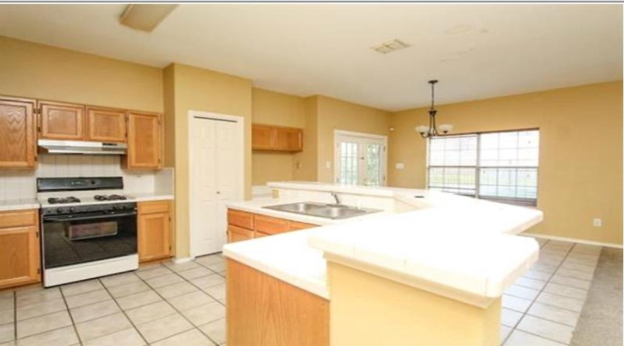 1611 Denmark Ln, Laredo, Texas 78045, 5 Bedrooms Bedrooms, 7 Rooms Rooms,3 BathroomsBathrooms,Residential,For Sale,1611 Denmark Ln,20242959